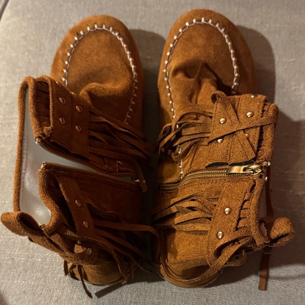 Source Unknown Tan Moccasins with Fringe and Gold Accents